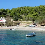 Seaside Secluded Cove Tvrdni Dolac, Hvar - 4008 * Gdinj